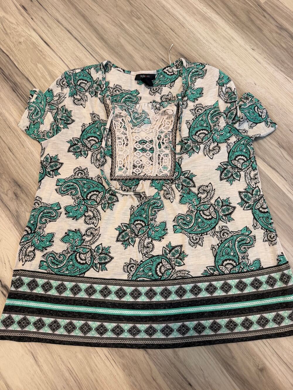Style & Co. Peasant Top Knitted Lace Detail Size Large paisley cream/white